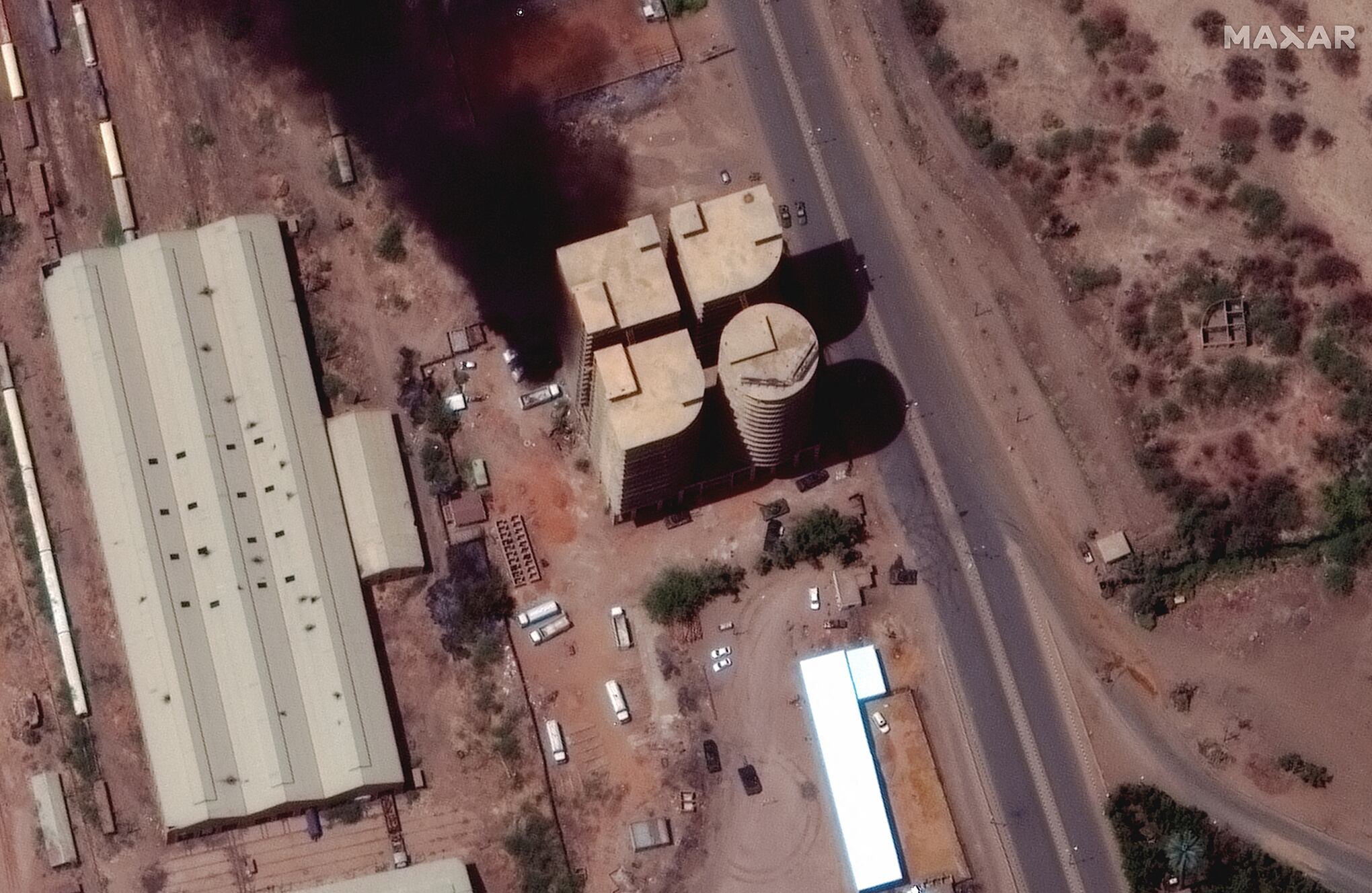 En imágenes Fuerzas rivales luchan en la capital de Sudán