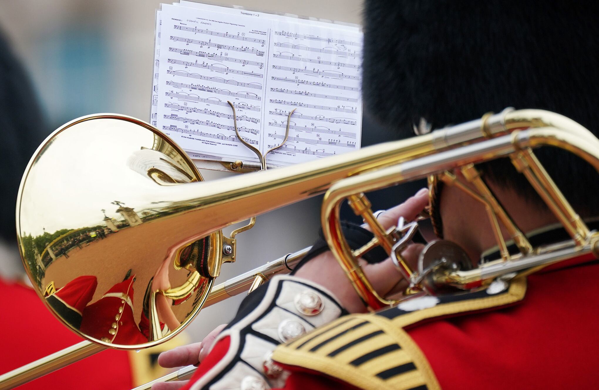 Cambio de la guardia regresa al palacio de Buckingham