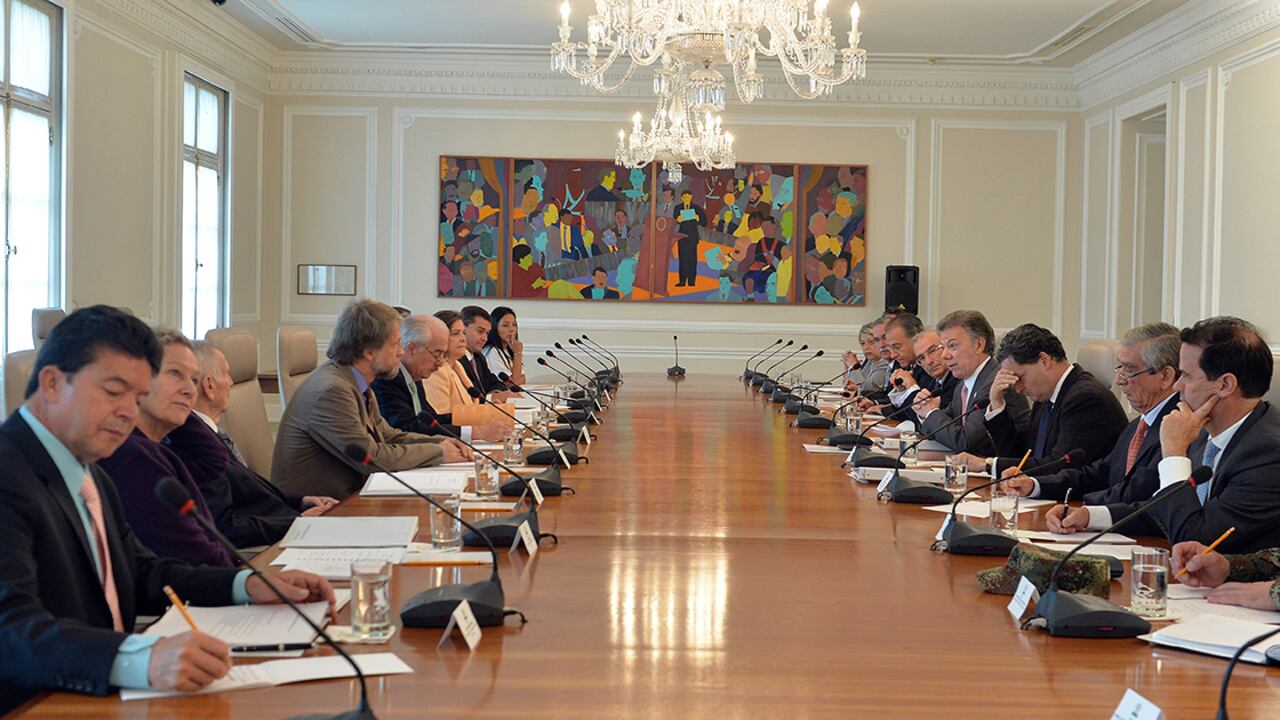 El presidente Juan Manuel Santos lideró la reunión de la Comisión Asesora de Paz este lunes en la Casa de Nariño.