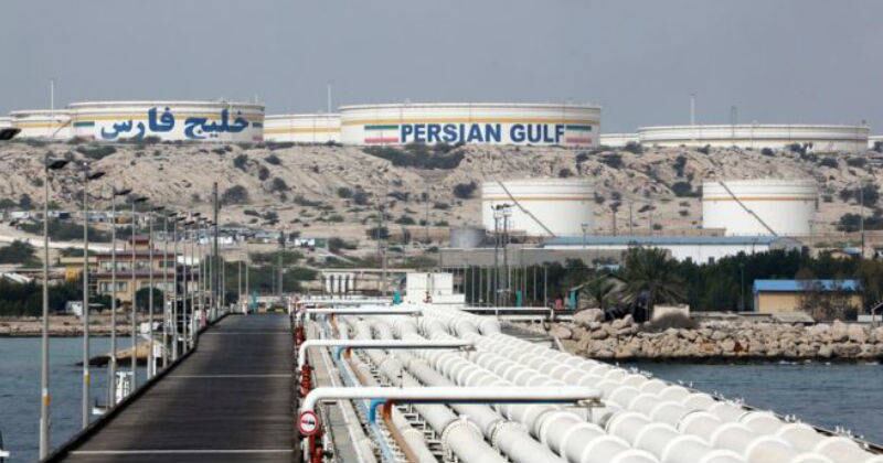 En un escenario más prolongado del conflicto en Oriente Medio, con afectaciones reales a la oferta de hidrocarburos, el precio del petróleo podría llegar a los 100 dólares por barril, lo que añadiría entre 0,6 y 0,7 puntos porcentuales a la inflación global.
 (Getty Images)