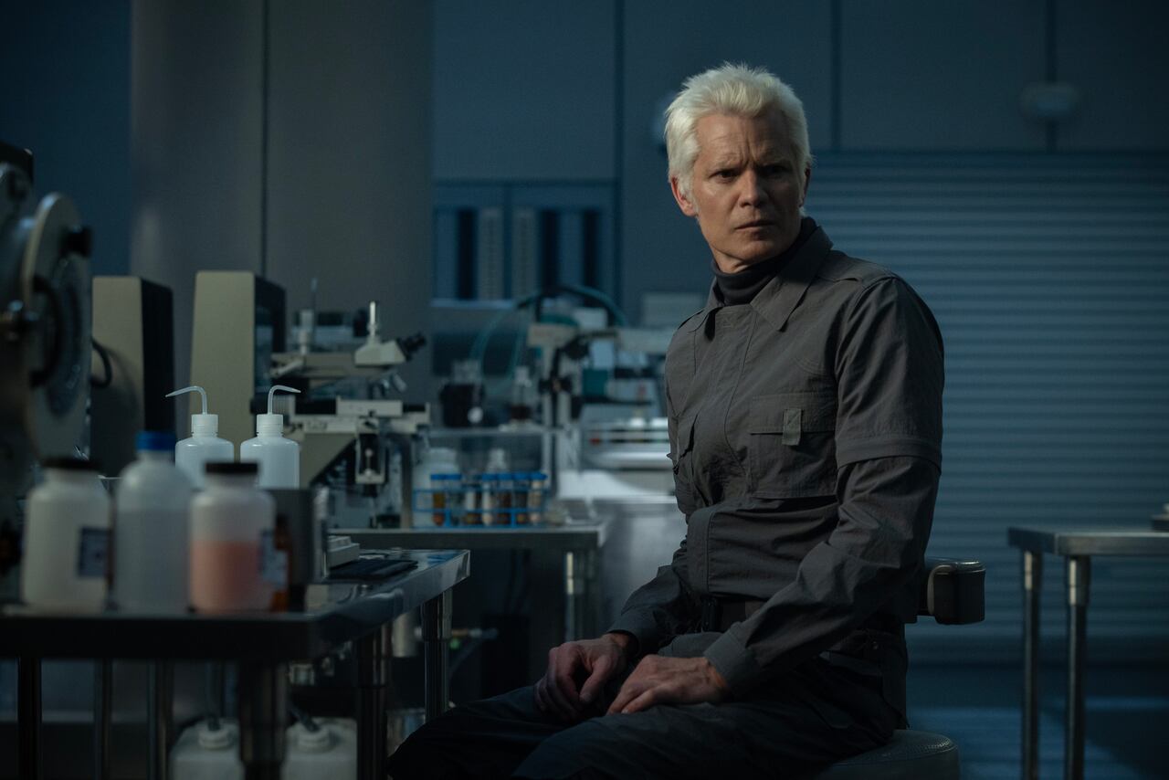 Timothy Olyphant es el androide Kirsh.