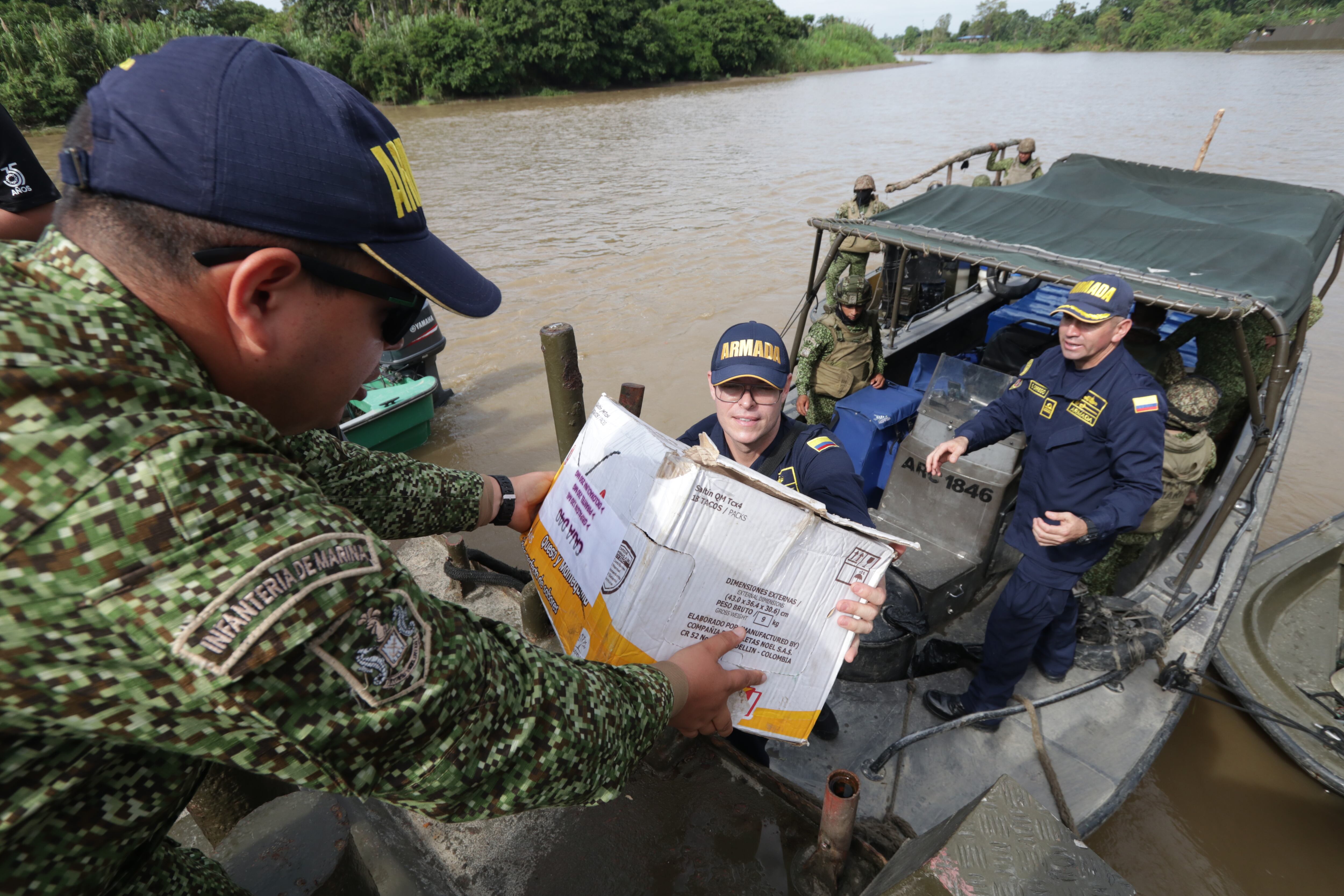 Misión Médica y humanitaria de la Armada Nacional en Puerto Merizalde. fotos Álvaro Pío Fernández.