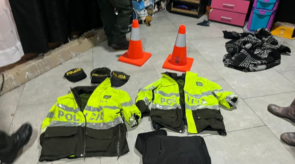 Uniformes de la Policía hallados en Nariño.
