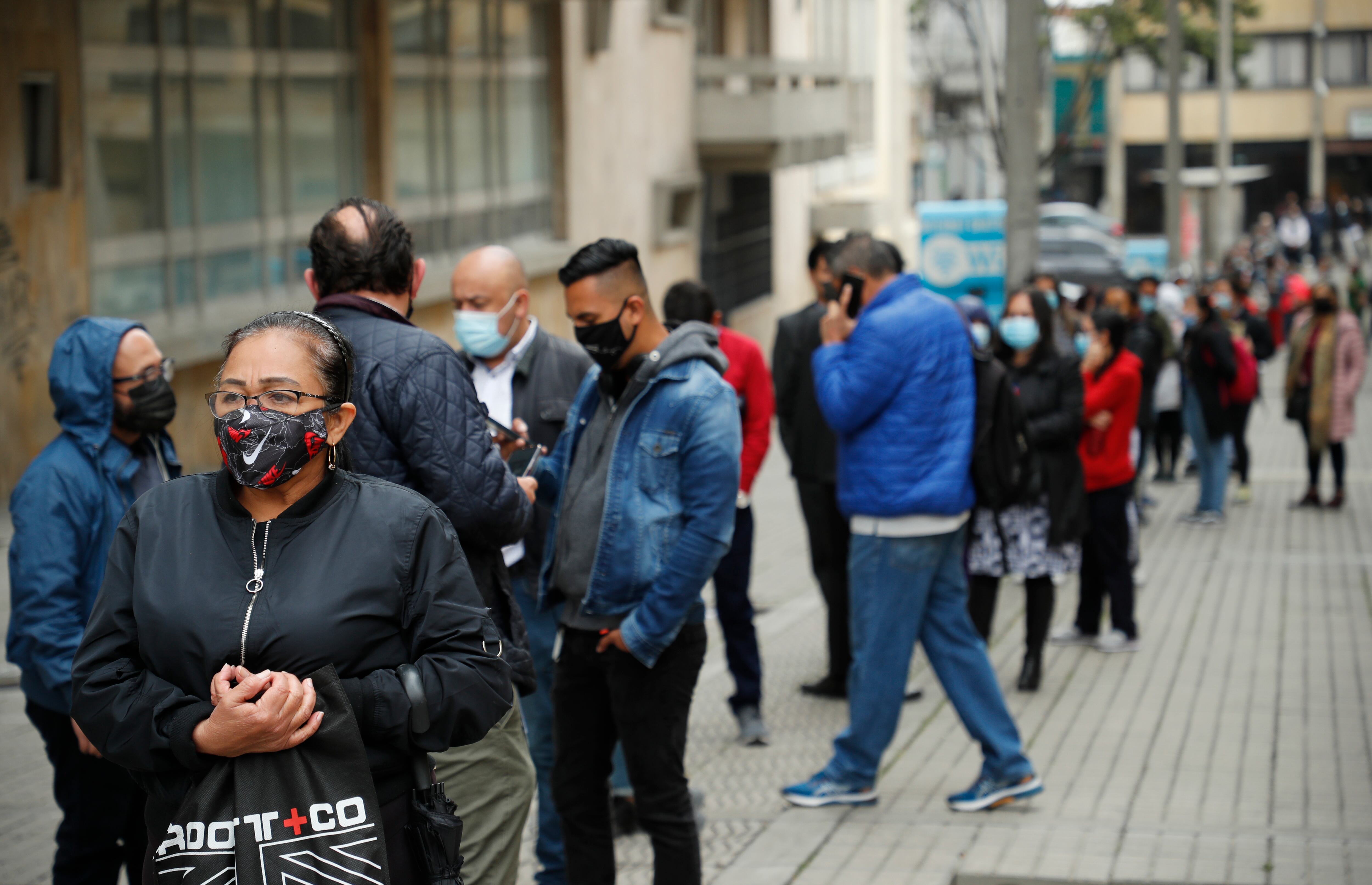 Pruebas PCR gratis de la Secretaría de Salud de Bogotá  para detectar el Covid 19 cuando la cepa Ómicron es la dominante.
Bogotá enero 13 del 2022
Foto Guillermo Torres Reina / Semana