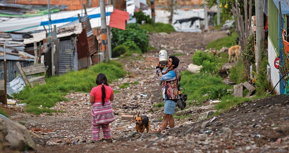 La región retrocedió una década en su lucha contra la pobreza. Colombia no ha estado ajena a esta tendencia. Por eso, el expresidente Uribe propone volver permanente el programa Ingreso Solidario.