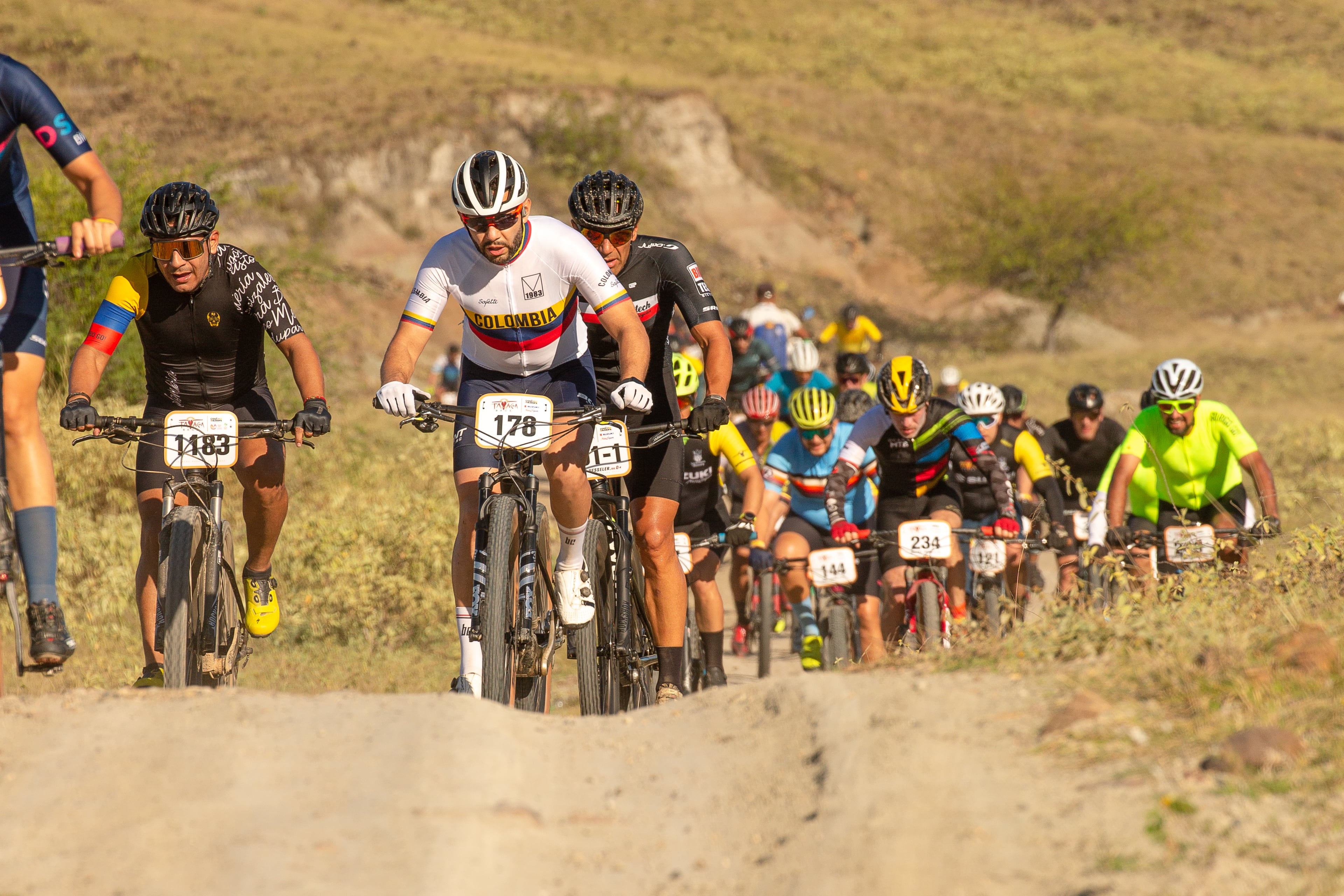 La variedad de paisajes y terrenos de todo tipo, hacen del Huila un lugar especial para los aficionados al turismo de ruta y el mountain bike.