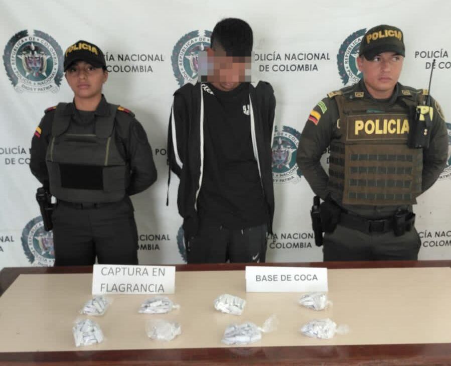 Los hombres habrían sido sorprendidos con estupefacientes.