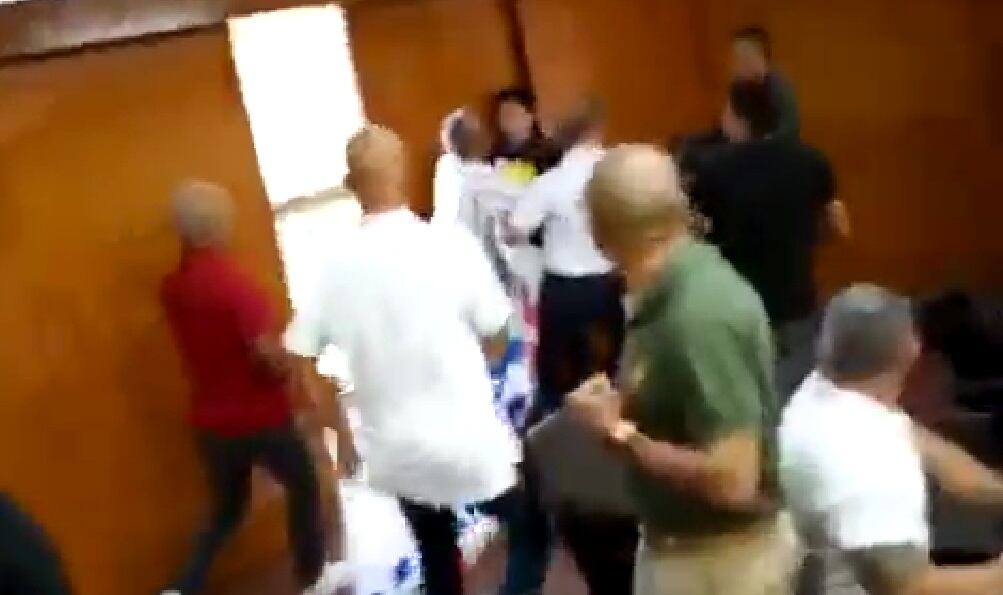 La junta directiva y miembros de Sintraemcali se agarraron a golpes.