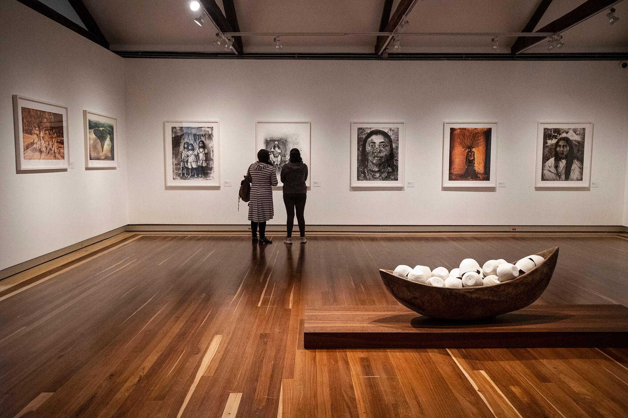 Exposicion Hijas del agua en el Museo Nacional del fotógrafo Ruvén Afanador y la artista plástica Ana González