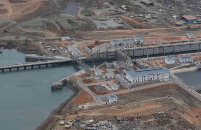 Panamá, Ampliación del  Canal de Panamá: Tiempo de entrega: 9 años (2007-2016). Costo: 5.500 millones de dólares. Descripción: descrita como una de las obras de ingeniería más colosales del mundo, la ampliación aumentó al doble la capacidad del canal. 