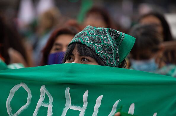 Durante 23 años, la organización de Cruz ha formado redes para prestar servicios de “teleaborto”, que significa que las mujeres se someten a abortos médicos siguiendo las indicaciones de activistas a través de una llamada. Esta era una forma de resistencia contra las leyes mexicanas, apuntó.