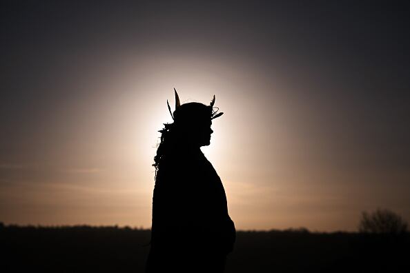 Diversas culturas en el hemisferio norte se reúnen para recibir el solsticio de invierno, dando paso a la época más fría del año.