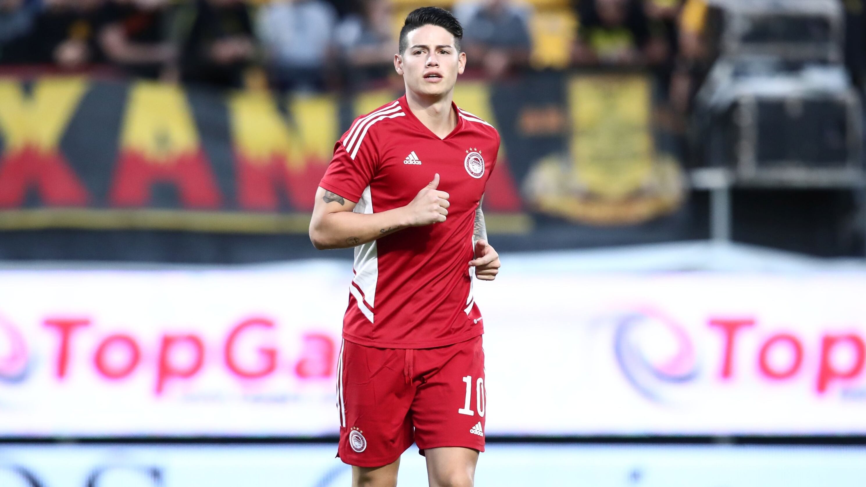 El colombiano disputó su primer juego con Olympiacos.