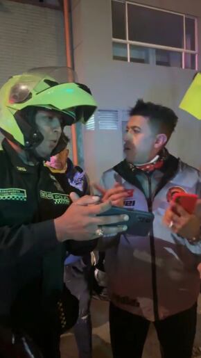 El concejal Julián Forero, reconocido líder de los motociclistas, se vio involucrado en un hecho en el que hub un aparente mal procedimiento de la Policía. Terminó con comparendo.