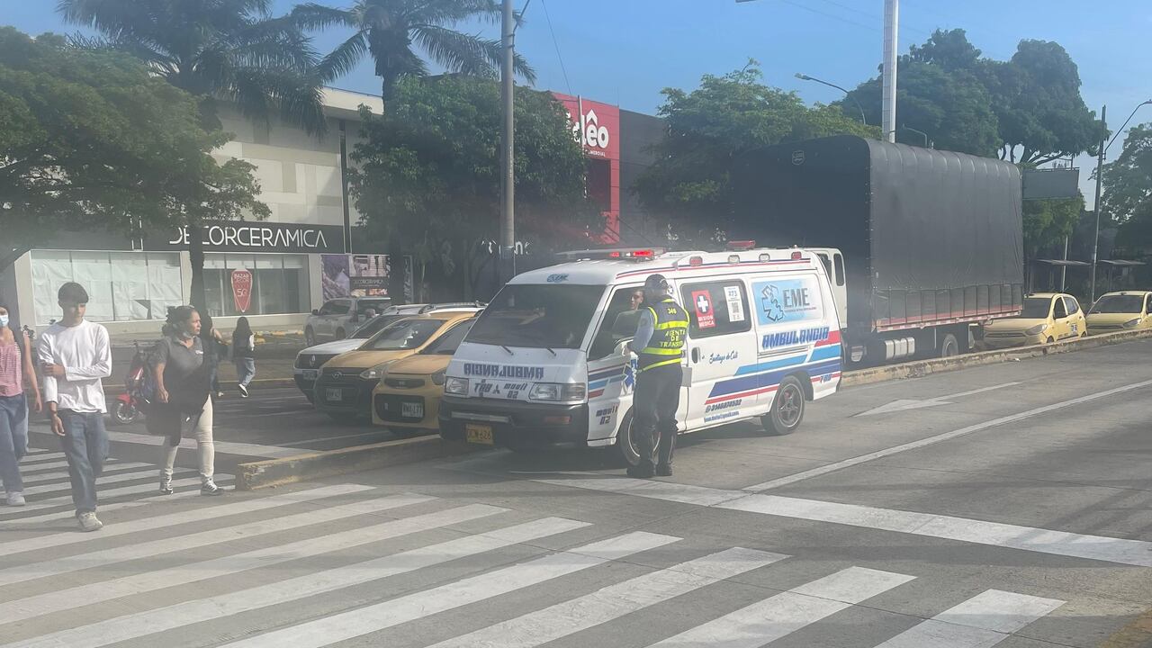 Inmovilizan ambulancia por estar realizando transporte de pasajeros en el día sin carro.