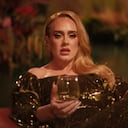 Así luce Adele en el video de su canción "I drink wine". Foto: YouTube.