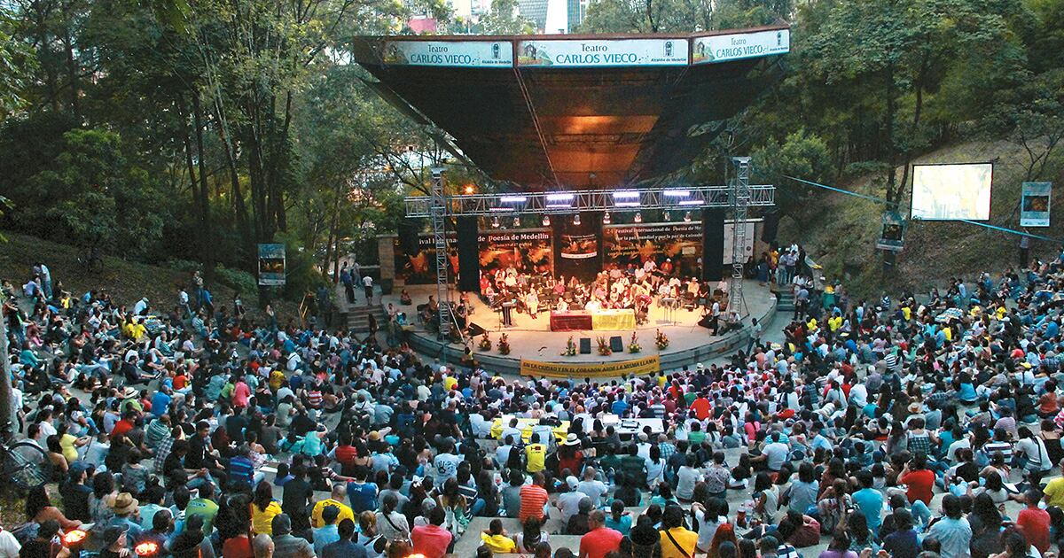 ?Un recital en el teatro al aire libre, Carlos Vieco, en el Cerro Nutibara.