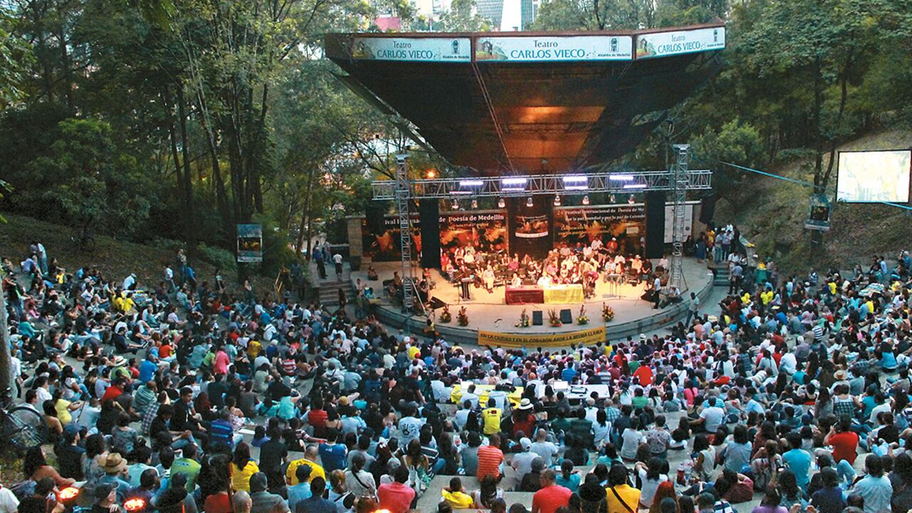 ?Un recital en el teatro al aire libre, Carlos Vieco, en el Cerro Nutibara.