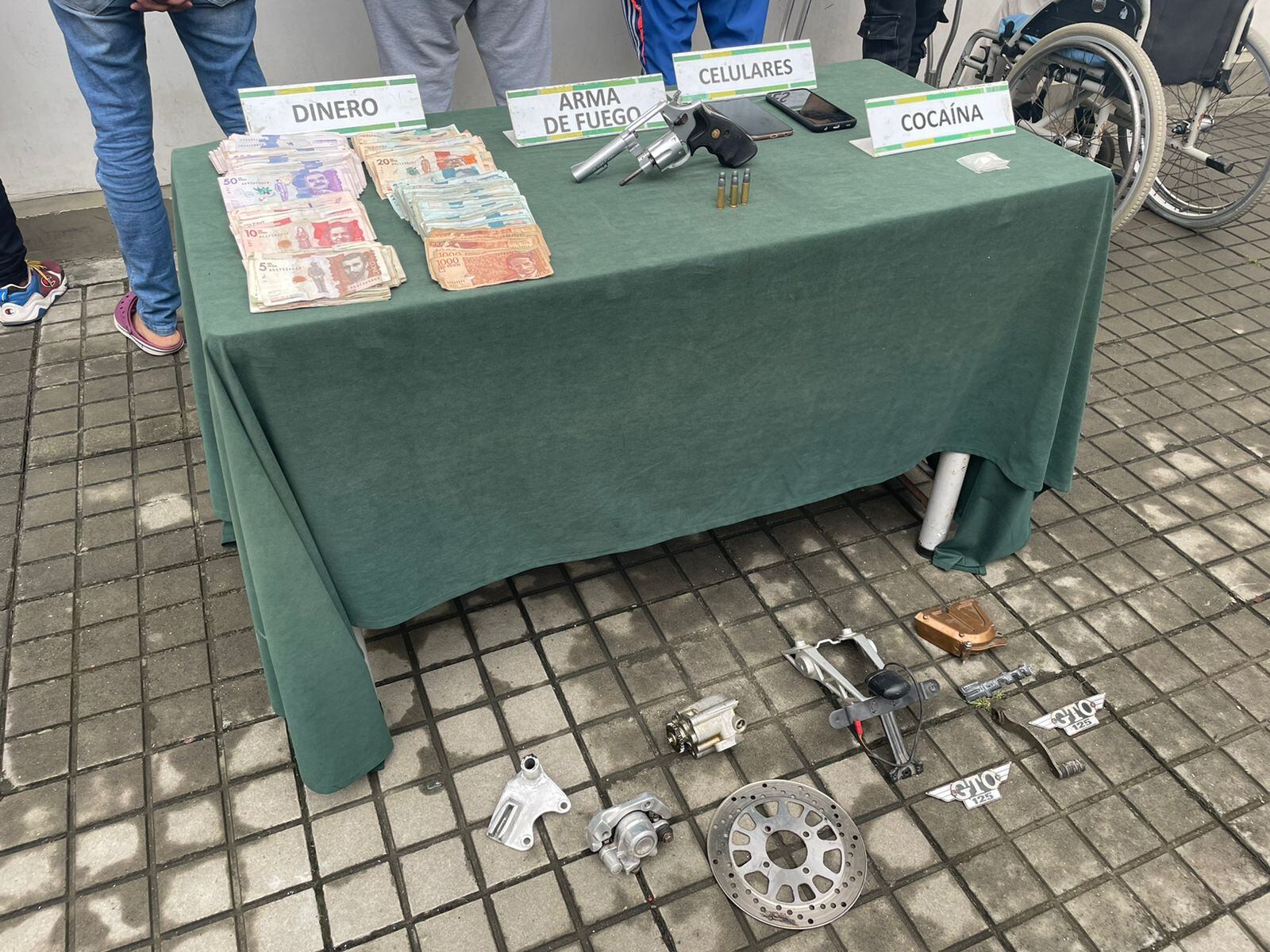 Elementos incautados a 'Los Gladiadores'.