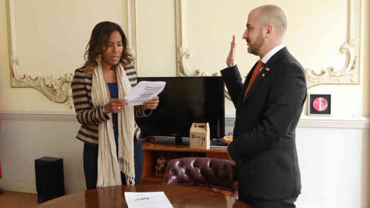 El lunes 2 de septiembre la ministra Carmen Vásquez posesionó a Felipe Buitrago como nuevo viceministro de la Creatividad y la Economía Naranja. Foto: Ministerio de Cultura.