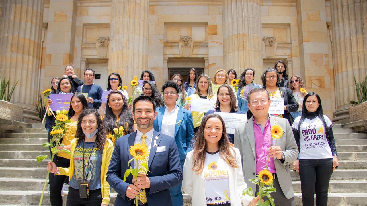 Pacientes de varias ciudades de Colombia, en el Congreso de la República, en septiembre del 2021, cuando se radicó el proyecto de la ley endometriosis.