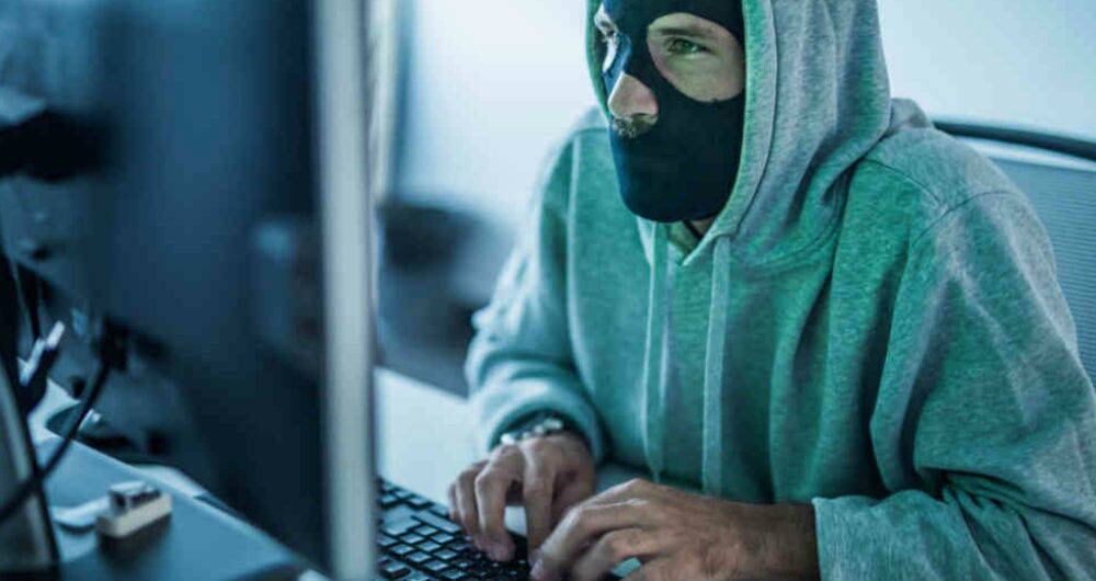 Muchos equipos de ciberseguridad con poco personal están sobrecargados y presionados mientras trabajan tratando de mantenerse al día con miles de alertas de amenazas diarias.