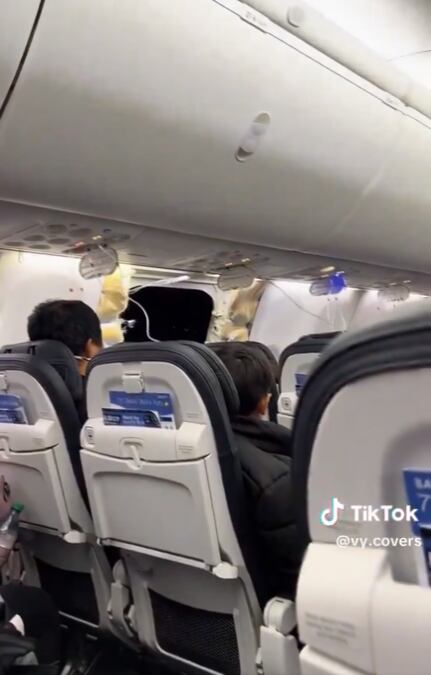 E avión tuvo que aterrizar de emergencia luego de que se rompiera una de las ventanas.