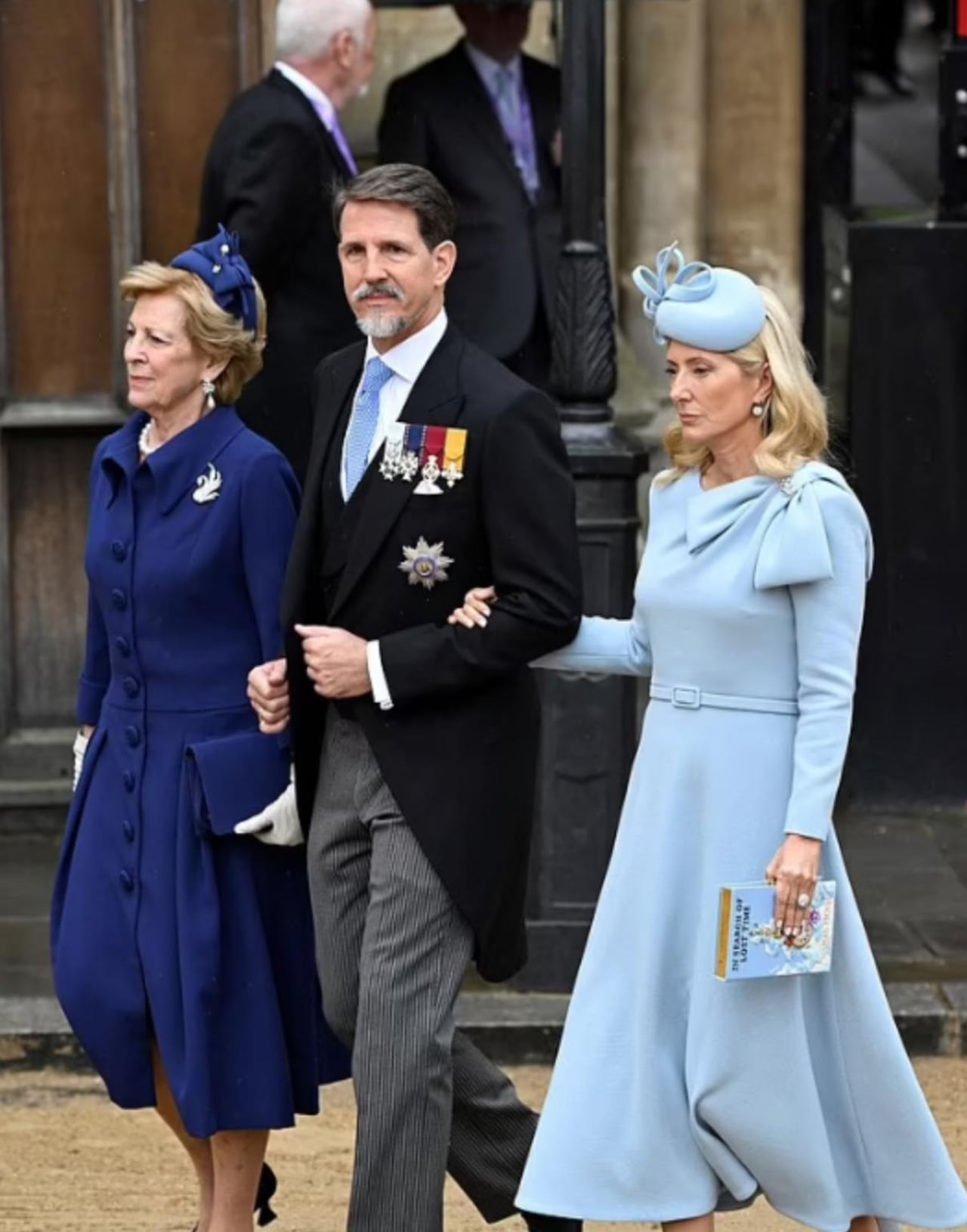 Su trayectoria incluye formación internacional y colaboraciones de alto perfil, como la creación de una pieza para la princesa Marie-Chantal de Grecia, usada durante la coronación del rey Carlos III. Con base en Bogotá, pero con raíces en Nueva York,