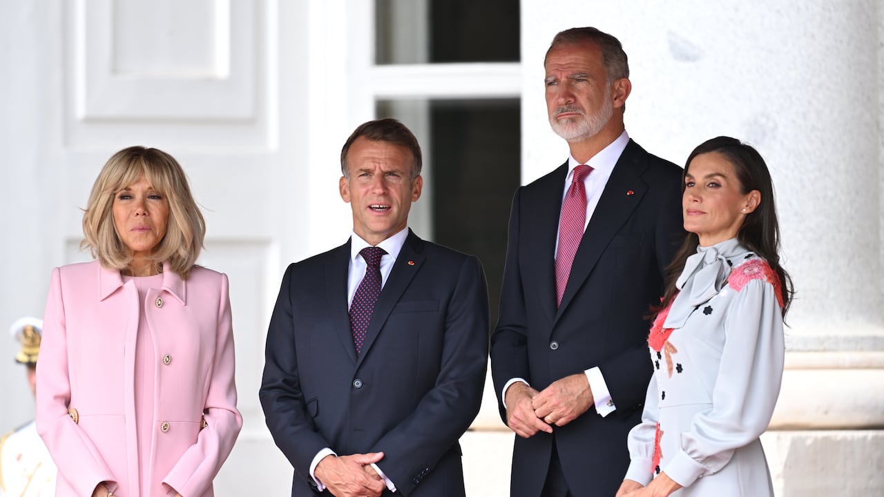 Emmanuel y Brigitte Macron fueron recibidos en el Palacio Real de Madrid por Felipe VI y Letizia de España.