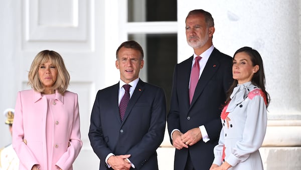 Emmanuel y Brigitte Macron fueron recibidos en el Palacio Real de Madrid por Felipe VI y Letizia de España.