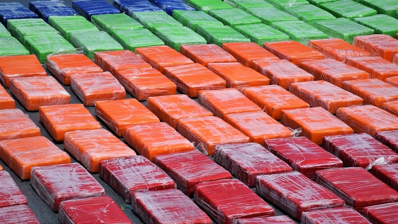 La Armada decomisó más de media tonelada de cocaína que fue lanzada al mar en San Andrés.