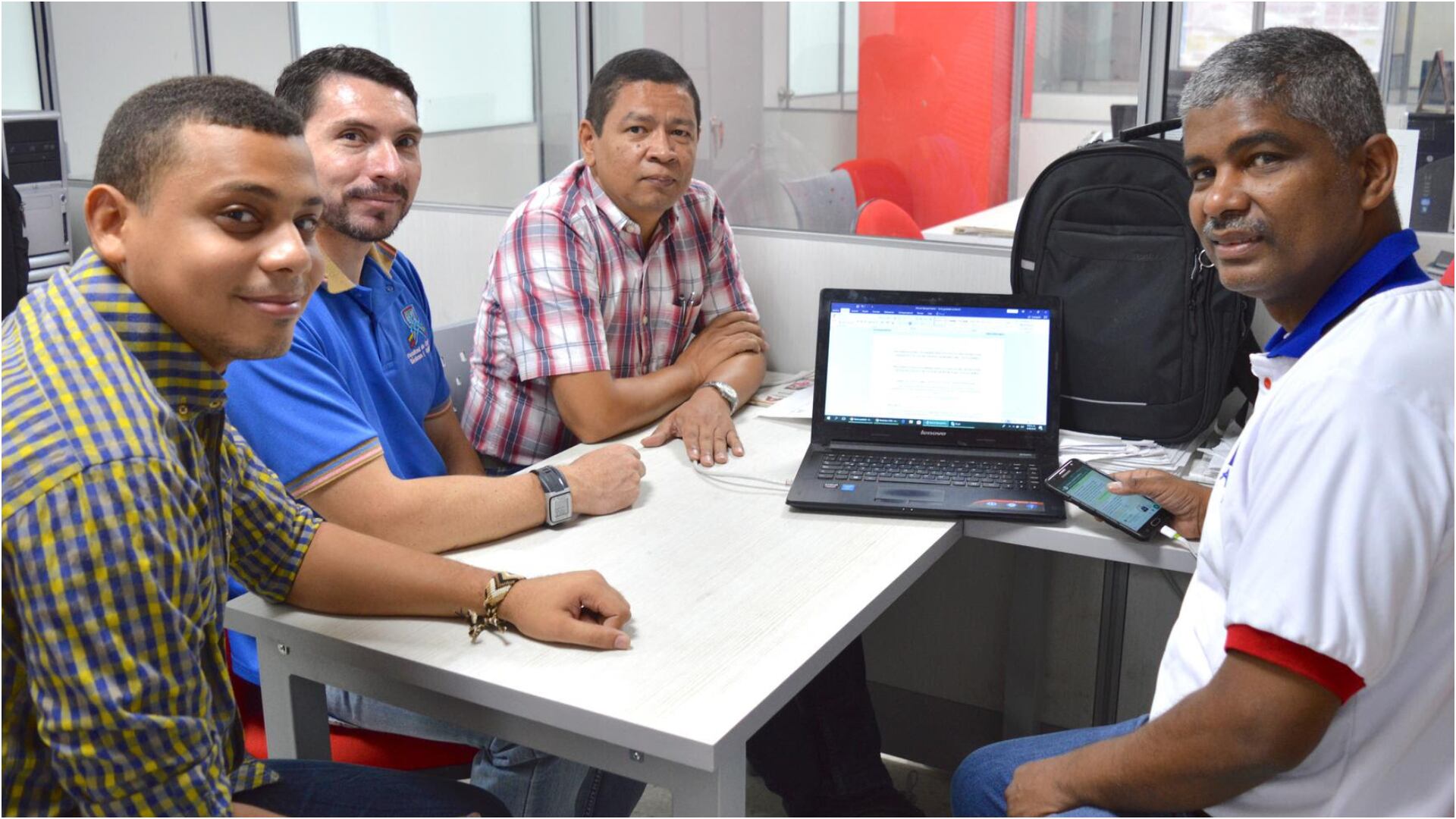 El grupo de investigación DESTACAR de Uniguajira,  viene trabajando en proyectos para el aprovechamiento y producción de energías renovables en el territorio.