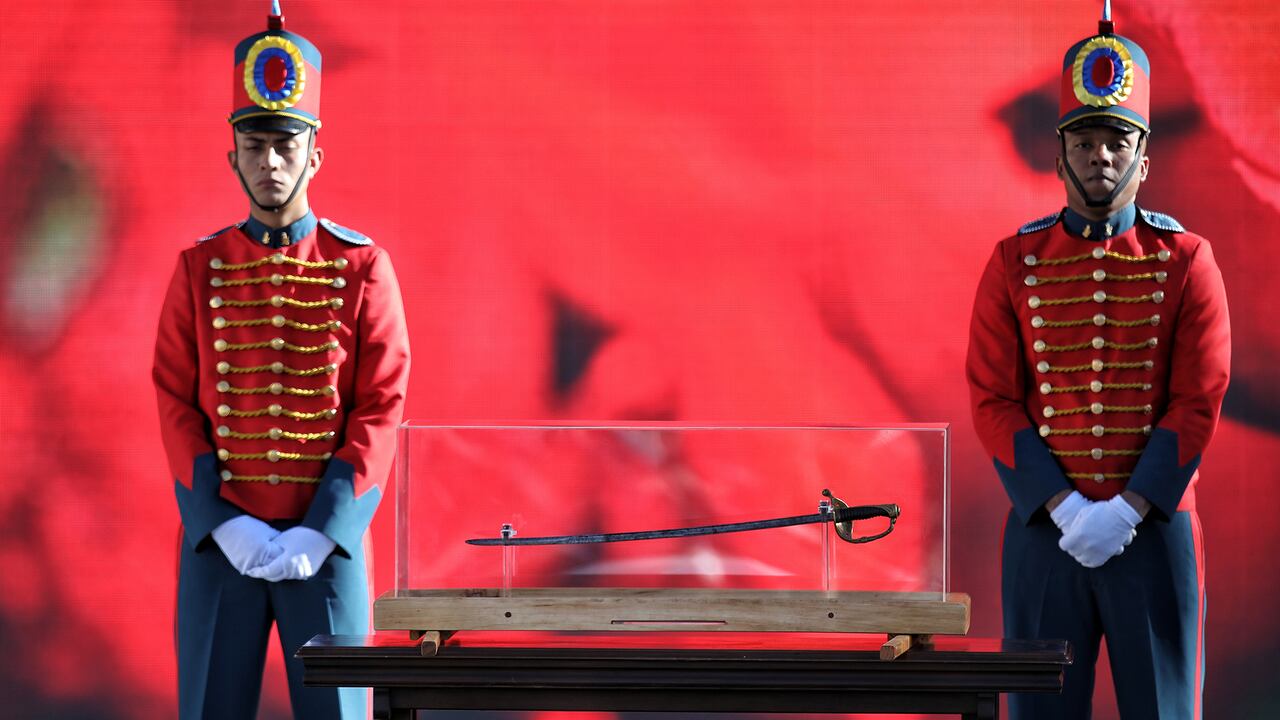 Guardia con la Espada de Bolívar