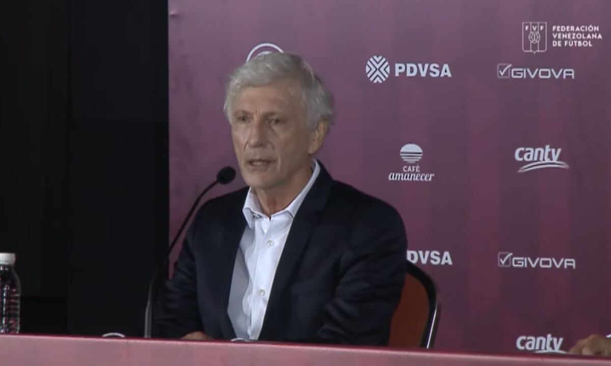José Pékerman respondió a las preguntas de los medios de comunicación en rueda de prensa