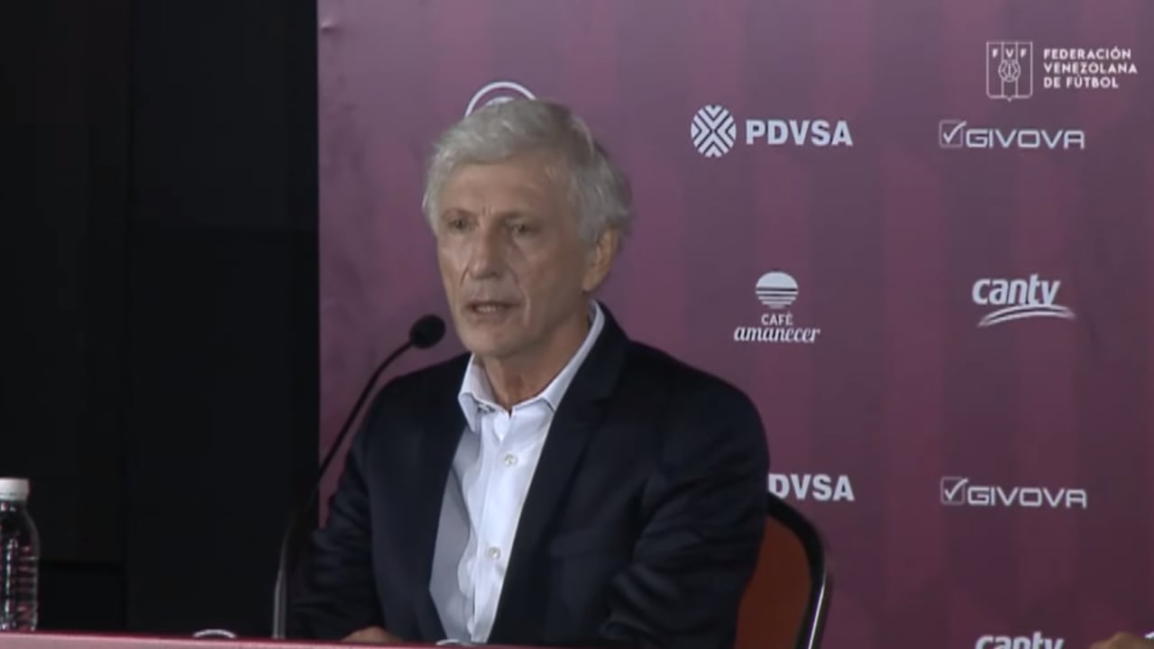 José Pékerman respondió a las preguntas de los medios de comunicación en rueda de prensa