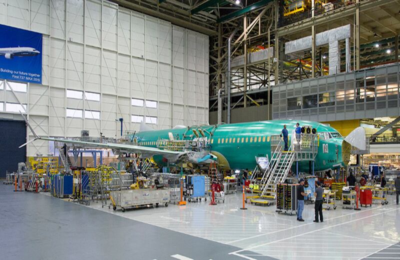 Las primeras piezas del Boeing 737 MAX fueron hechas en el 2014 en la fábrica de Auburn, Washington. Después las enviaron a la fábrica en Wichita, Kansas, donde hicieron el primer fuselaje y por último los enviaron a Renton, Washington.