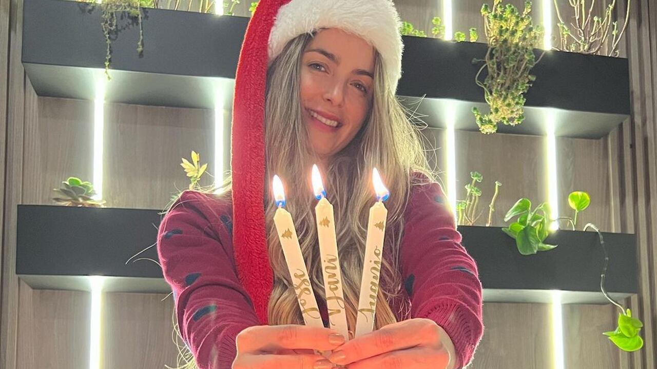 La presentadora estuvo solo con su hijo menor en esta celebración. Foto: Instagram @crisshurtado.