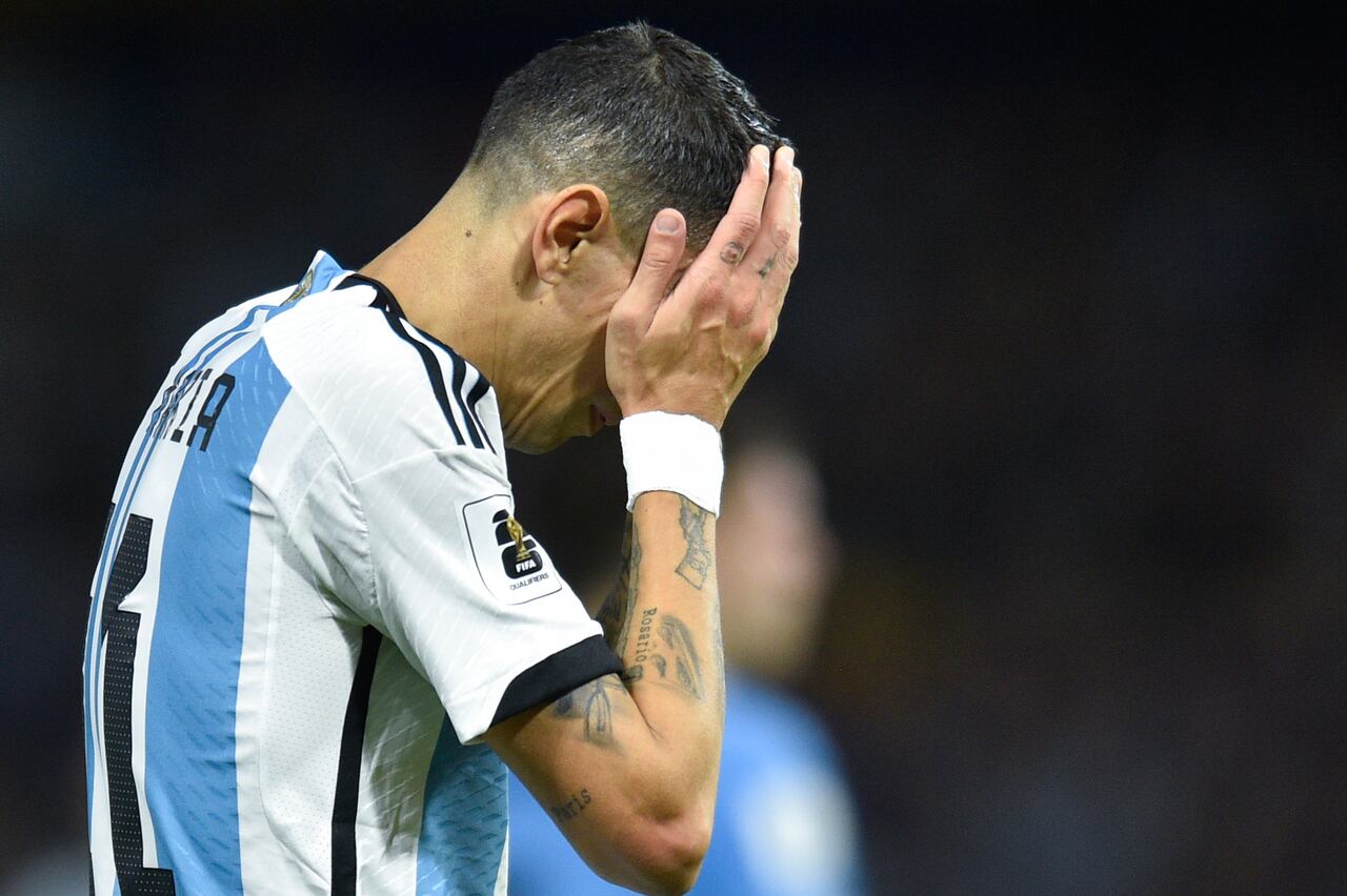 Argentina no conseguía alcanzar el ritmo vertiginoso que imponía el equipo de Bielsa, aunque tuvo una ocasión algo forzada en un zurdazo desviado de Julián Álvarez, pero enseguida llegó la respuesta charrúa, y de manera contundente.