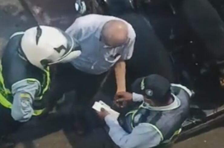 Ocurrió en medio de un operativo de tránsito en Bucaramanga.