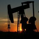 El crudo de referencia en Estados Unidos cerró a la baja por quinto día consecutivo, después de una jornada en la que se conoció que los países de la OPEP continúan bombeando petróleo a un mercado sobreabastecido.