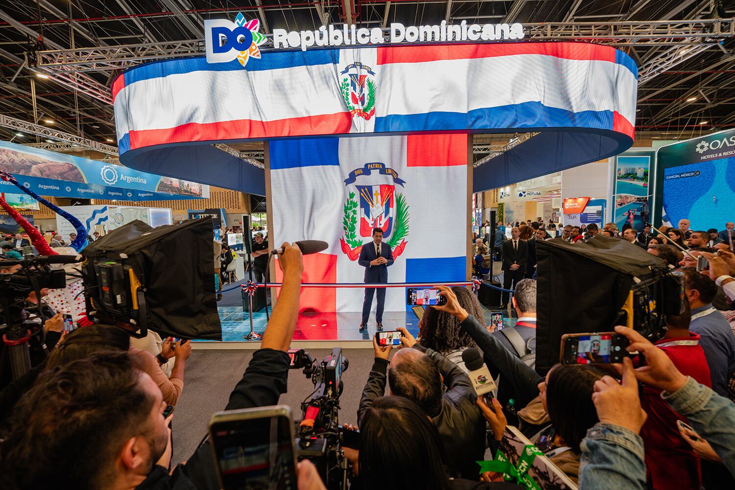 David Collado, ministro de turismo de República Dominicana, en Colombia durante la Vitrina Turística Anato 2025.