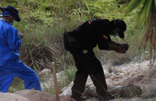 Los once jóvenes de Bogotá misteriosamente aparecieron muertos en Ocaña y el CTI de la Fiscalía realizó la exhumación de los cuerpos este 25 de septiembre. Ellos son: Fair Porras , Elkin Verano Hernández, Joaquín Castro Vásquez, Julio César Meza Vargas, Jonathan Soto, Daniel Pesca Olaya, Julián Oviedo Monroy, Eduardo Garzón Páez, Diego Alberto Tamayo, Víctor Gómez Romero y Andrés Palacio Bustamante. Sus edades oscilan entre los 17 y los 32 años.(Foto: Édgar Cusgüen Olarte- Cortesía La Opinión