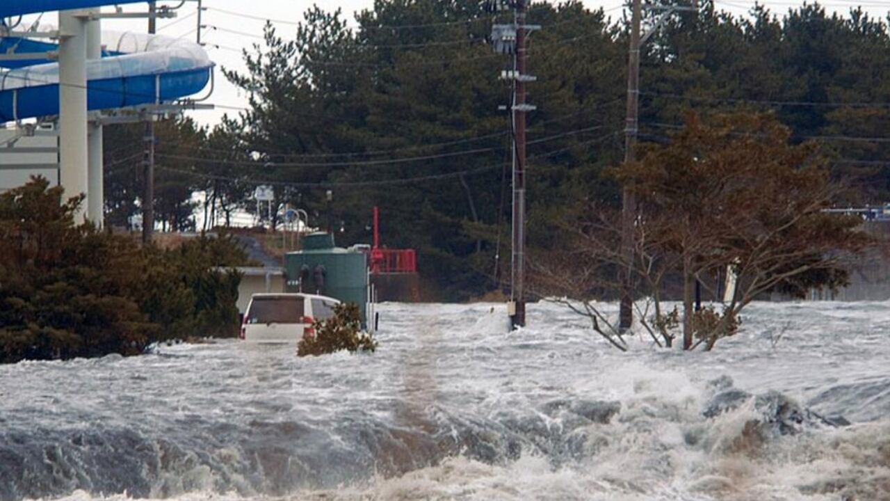 Las autoridades de Perú, Ecuador y Chile aunque levantaron la alerta de tsunami pidieron a los ciudadanos mantener medidas de precaución.