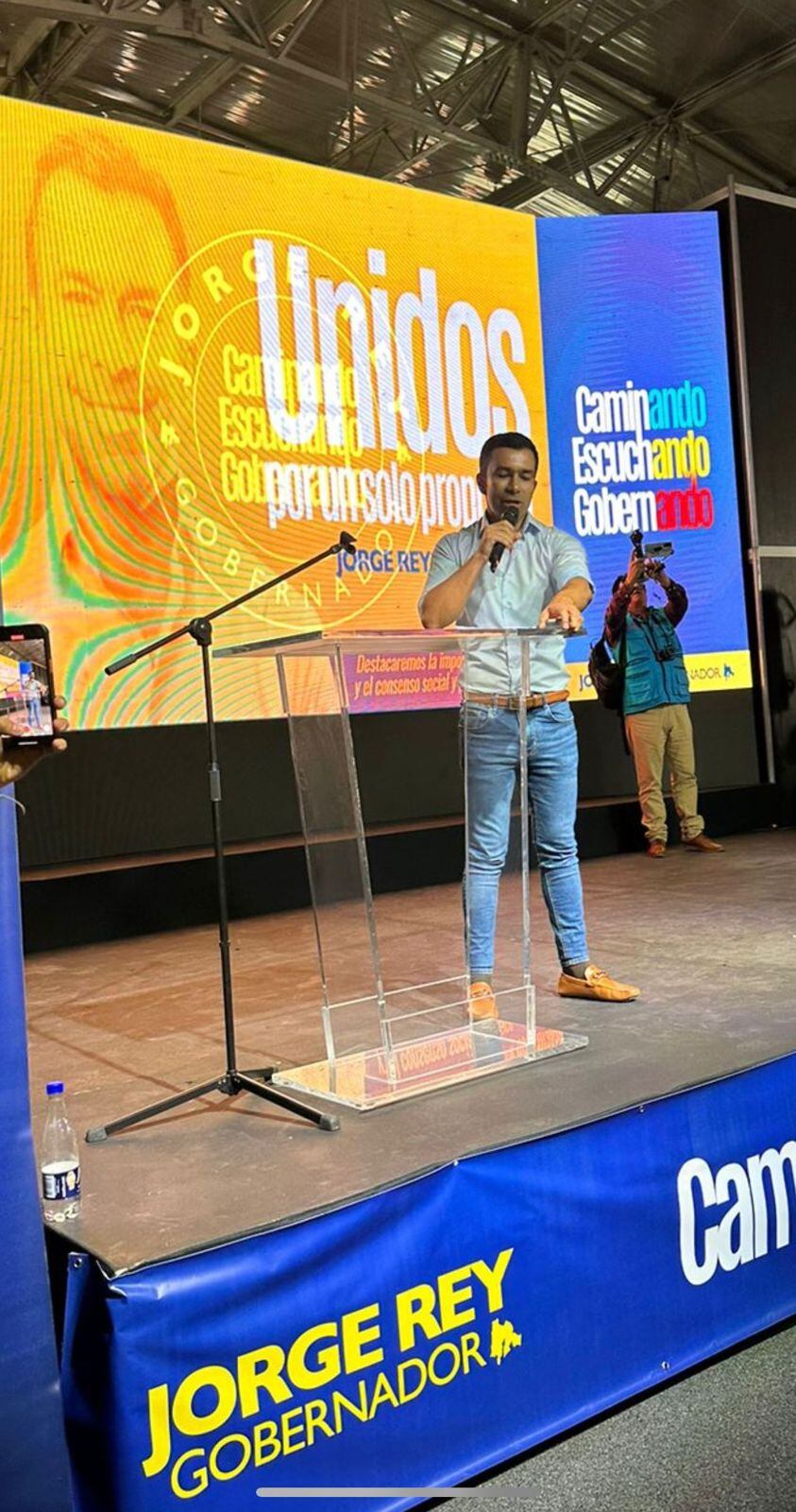 Jorge Rey durante un evento político en Bogotá.