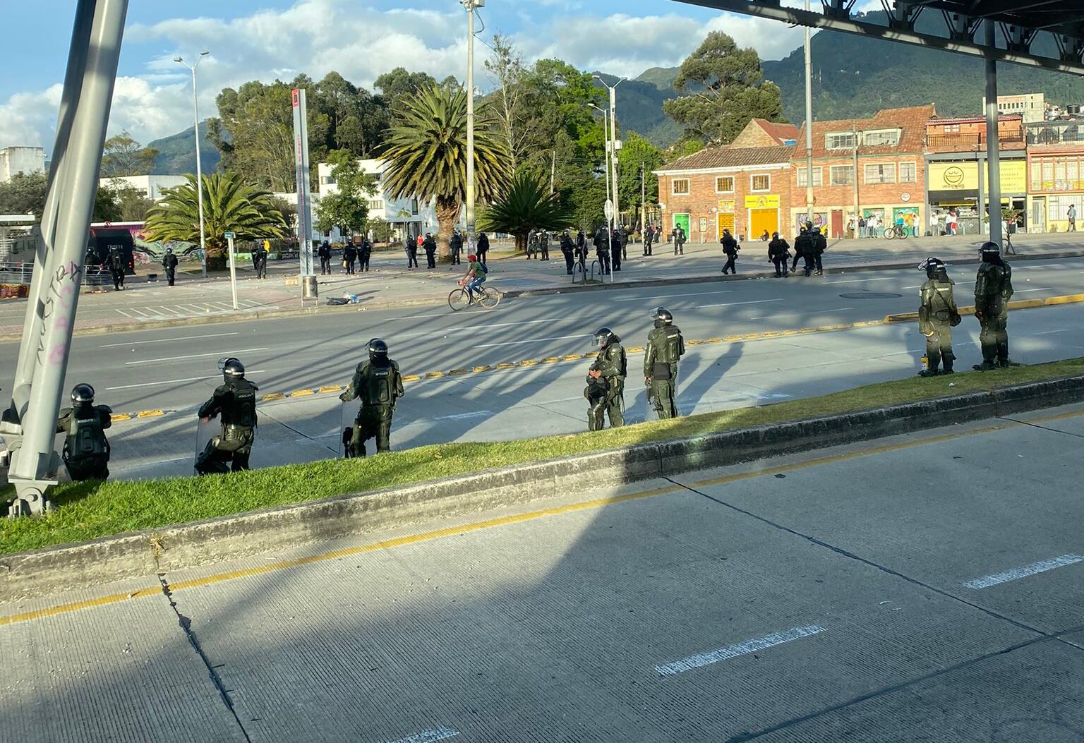 Los disturbios han afectado la movilidad en cercanías al centro educativo.