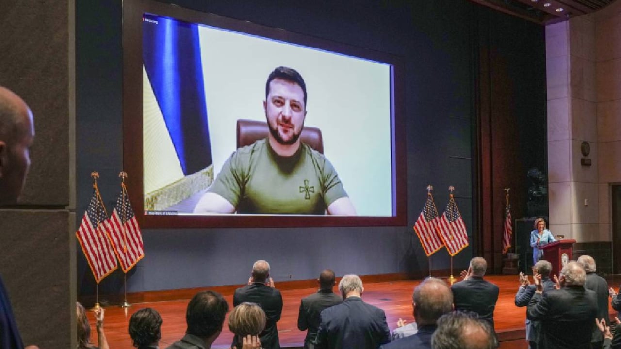 La mayoría actual en el Senado y la Cámara es el partido Demócrata, liderado por el presidente Joe Biden y quien ha aprobado junto con otros parlamentarios la ayuda hasta ahora brindada durante el año 2022 a Ucrania frente a la guerra que mantiene contra Rusia.