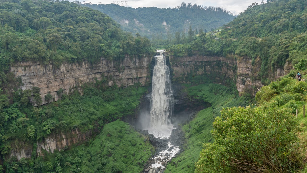 Atención: se presentó un nuevo accidente en el Salto del Tequendama. Un vehículo con cuatro ocupantes cayó por el abismo.