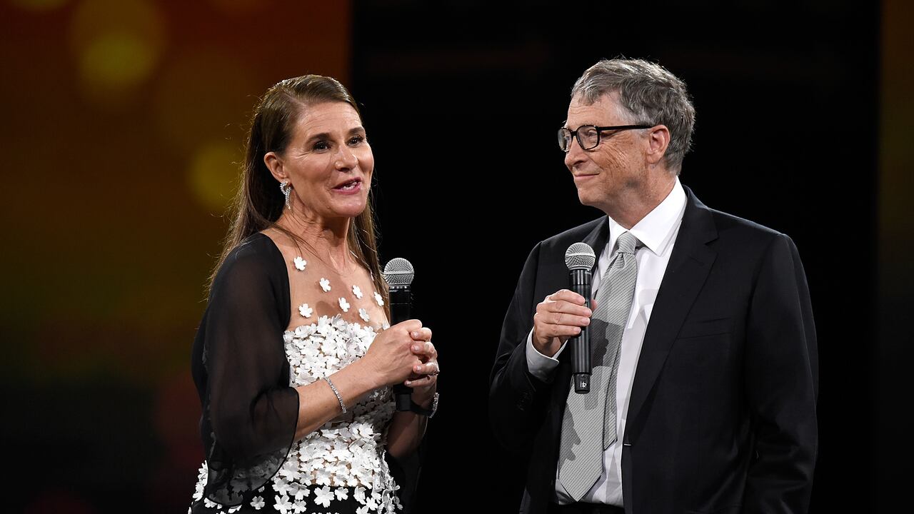 NEW YORK, NY - MAY 14: Melinda Gates and Bill Gates speak on stage during The Robin Hood Foundation's 2018 benefit at Jacob Javitz Center on May 14, 2018 in New York City. (Photo by Kevin Mazur/Getty Images for Robin Hood)