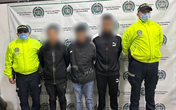 Los sujetos  intimidaban a sus víctimas con armas de fuego para despojarlos de sus automotores en sus propias residencias.