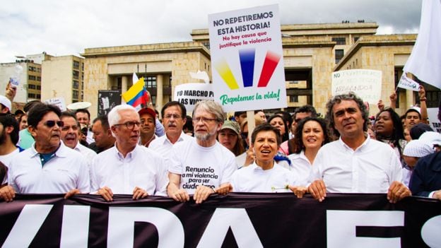 López y su mentor político, Antanas Mockus (centro), apoyó durante la última elección a Sergio Fajardo (derecha), dirigente de la Alianza Verde.